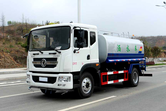 怎樣排除灑水車柴油機(jī)過早、過遲的噴油現(xiàn)象？