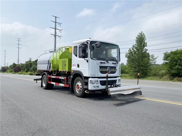 國(guó)六東風(fēng)D9 9方路面清洗車