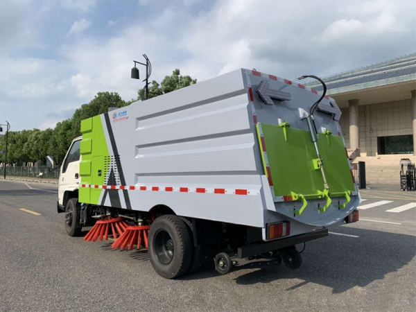 國六江鈴凱銳掃路車