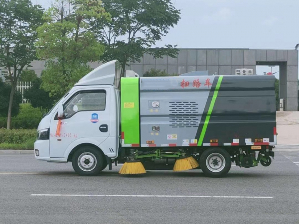 國六東風(fēng)途逸3方掃路車