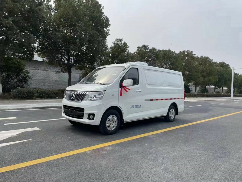 長(zhǎng)安睿行M80面包冷藏車