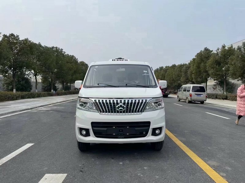 長(zhǎng)安睿行M80面包冷藏車