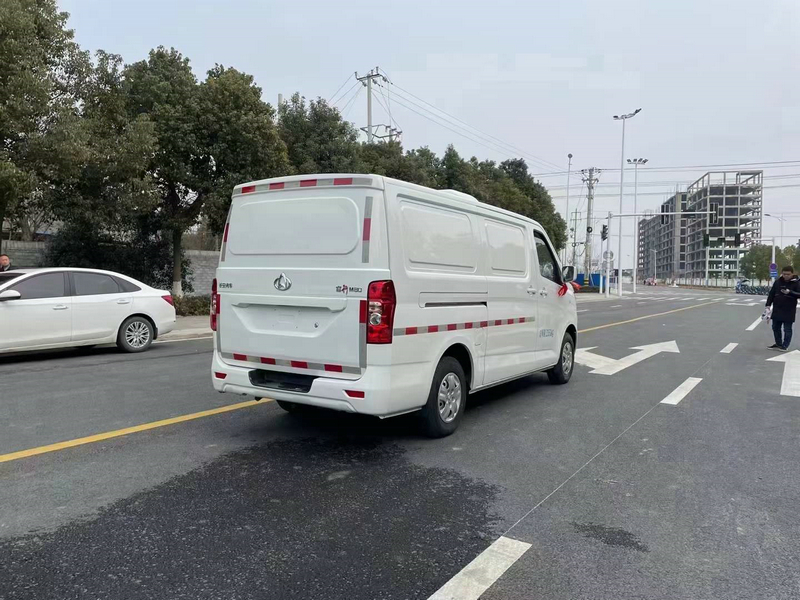 長(zhǎng)安睿行M80面包冷藏車